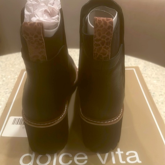 Black leather “Chelsea” ankle boot. Lug sole. Size 10. Worn once. - Picture 5 of 5